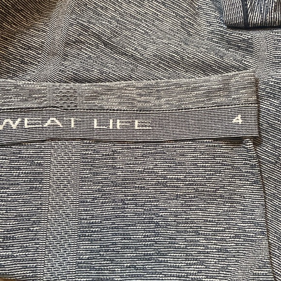 Lululemon athletica top size 4 - Picture 7 of 7